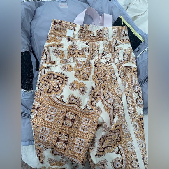 Free People Movement - Alpine Glow Ski Bib Medium - Picture 9 of 13